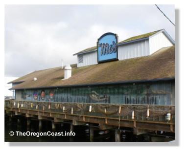 Places I LOVE - Mo's Seafood & Chowder - Newport, Oregon - Handrafted